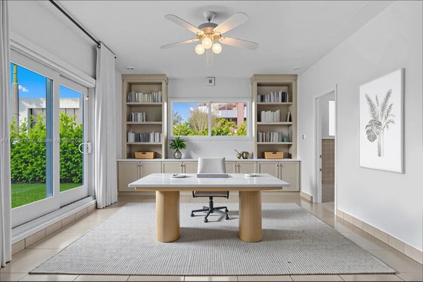 Home Office, Interior