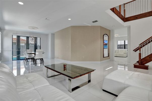 Chandelier, Dining room, Interior, Living room, Recessed Lighting