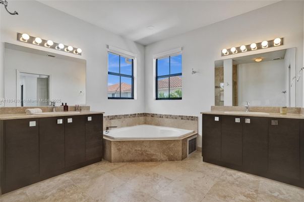 Bathroom, Dual Sink Vanities, Interior