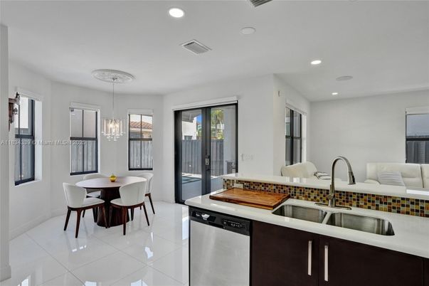 Dining room, Interior, Kitchen, Pendant Lights, Recessed Lighting