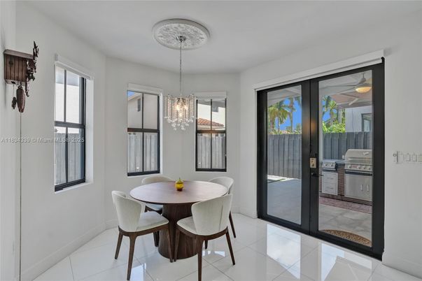 Chandelier, Dining room, Interior