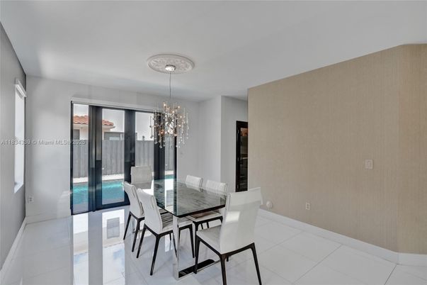 Chandelier, Dining room, Interior