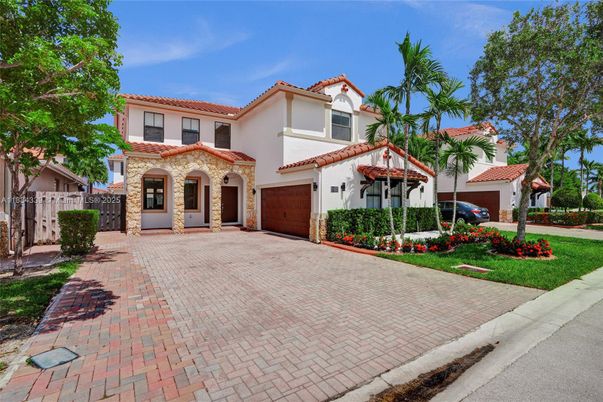 Attached, Exterior, Facade, Spanish Mediterranean