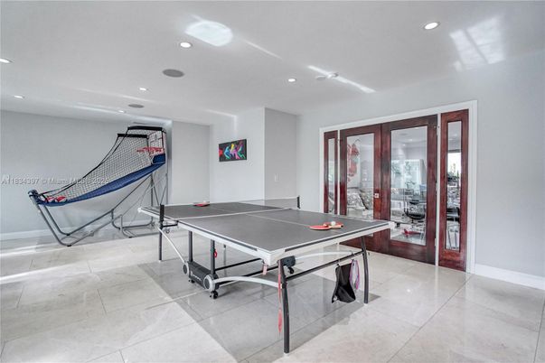 Game Room, Interior, Recessed Lighting