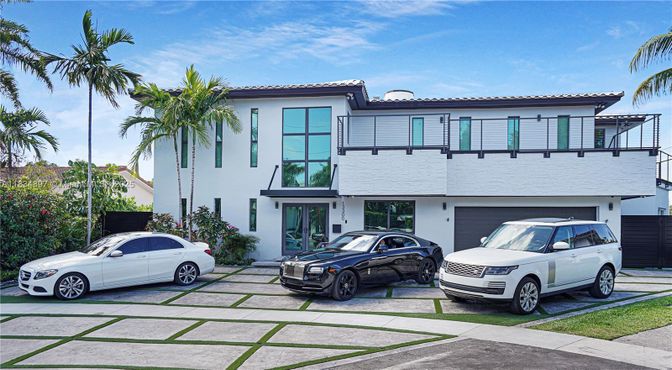 Attached, Exterior, Facade, Modern