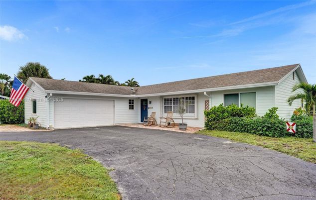 Attached, Exterior, Facade, Ranch