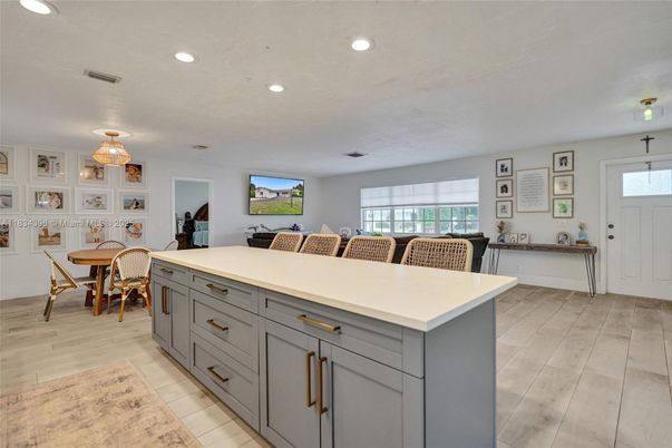 Chandelier, Dining room, Interior, Recessed Lighting, Wood Texture Flooring