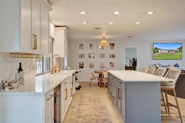 Chandelier, Dining room, Interior, Kitchen, Recessed Lighting, Wood Texture Flooring