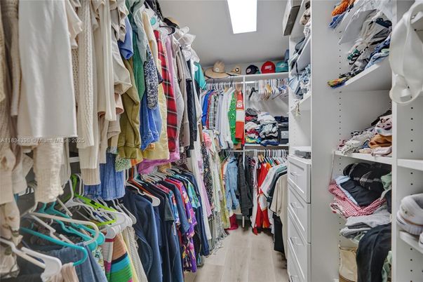 Interior, Walk-in Closets, Wood Texture Flooring