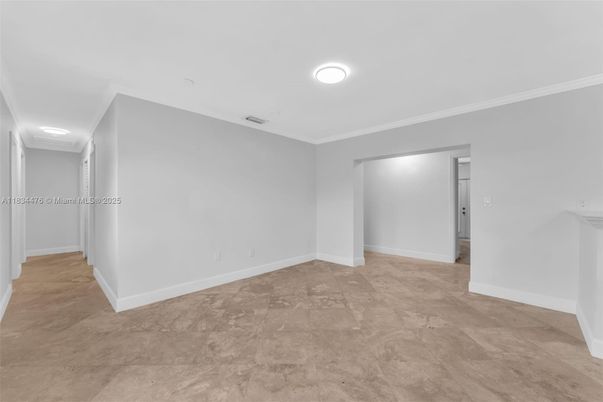 Empty room, Interior