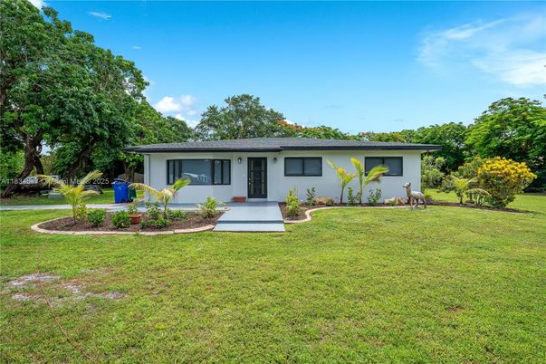 Backyard, Exterior, Facade, Ranch