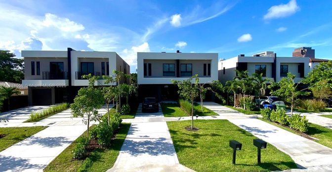Backyard, Exterior, Facade, Modern