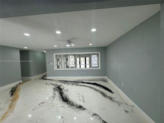 Empty room, Interior, Recessed Lighting