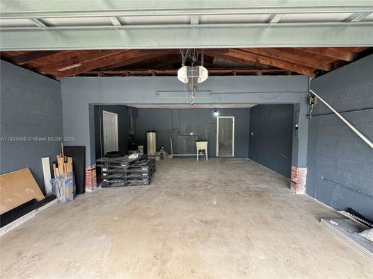 Garage, Interior, Wooden Beams