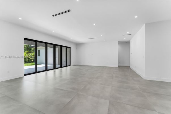 Empty room, Interior, Recessed Lighting