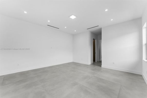Empty room, Interior, Recessed Lighting