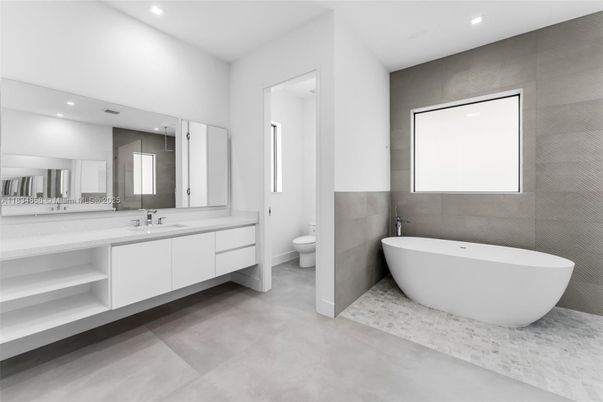 Bathroom, Dual Sink Vanities, Free Standing Baths, Interior, Recessed Lighting