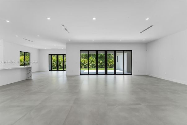 Empty room, Interior, Recessed Lighting