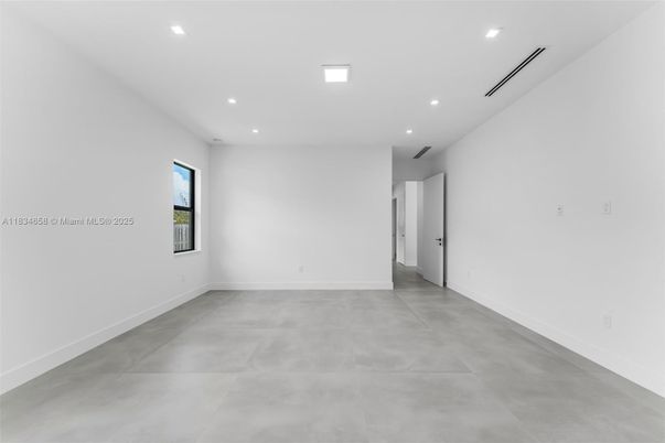 Empty room, Interior, Recessed Lighting