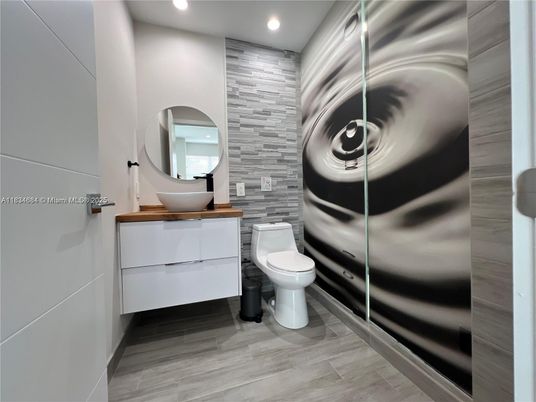 Bathroom, Interior, Recessed Lighting, Wood Texture Flooring
