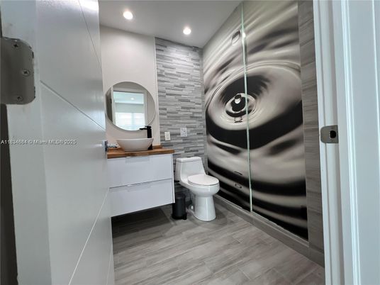 Bathroom, Interior, Recessed Lighting, Wood Texture Flooring