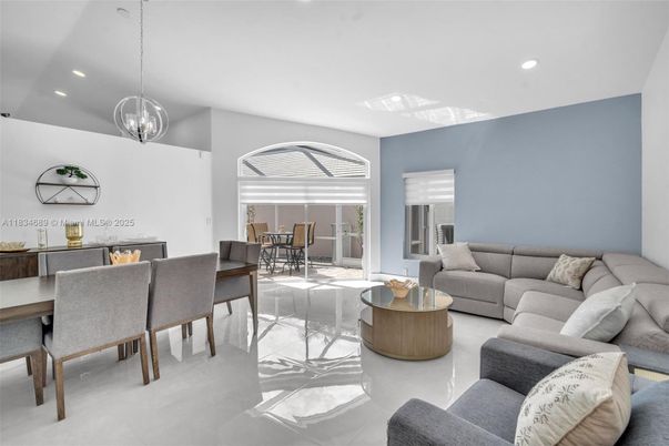 Dining room, Interior, Living room, Pendant Lights, Recessed Lighting