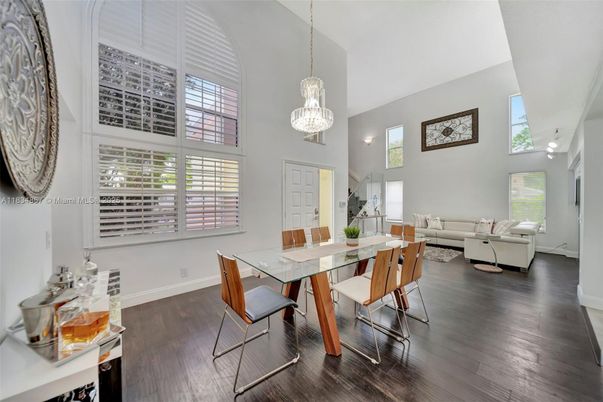 Chandelier, Dining room, Interior, Living room, Pendant Lights, Wood Texture Flooring