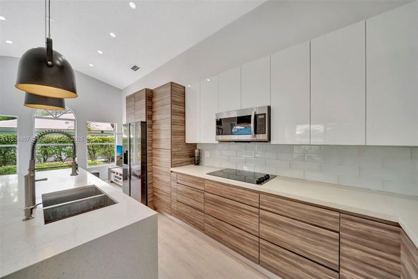 Interior, Kitchen, Pendant Lights, Recessed Lighting, Wood Texture Flooring