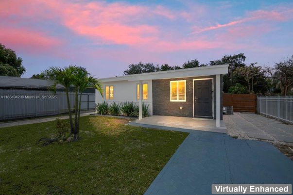 Backyard, Exterior, Facade, Modern