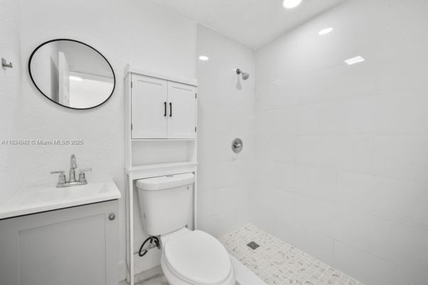 Bathroom, Interior, Recessed Lighting