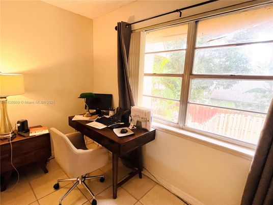 Home Office, Interior