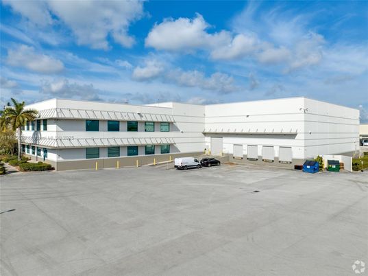Exterior, Facade, Condo Building