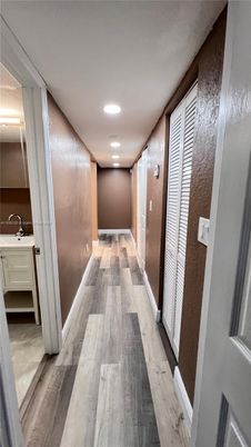 Interior, Recessed Lighting, Wood Texture Flooring