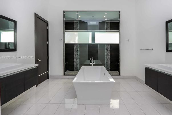 Bathroom, Free Standing Baths, Interior