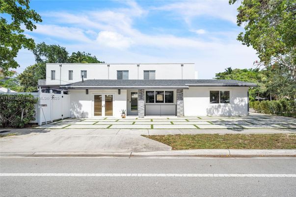 Exterior, Facade, Farmhouse
