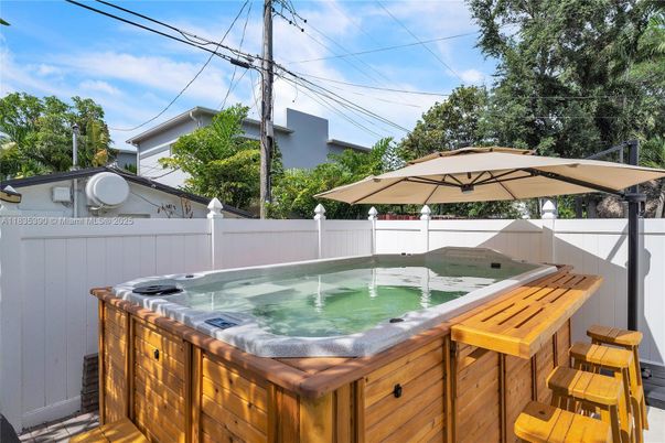 Exterior, Hot Tub