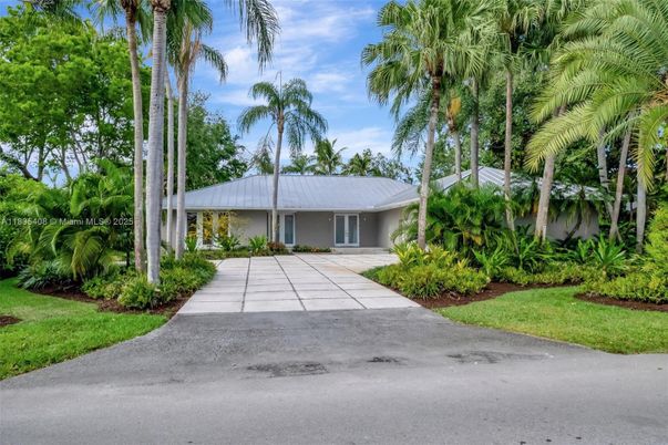 Backyard, Exterior, Facade, Ranch