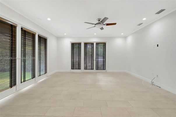 Empty room, Interior, Recessed Lighting