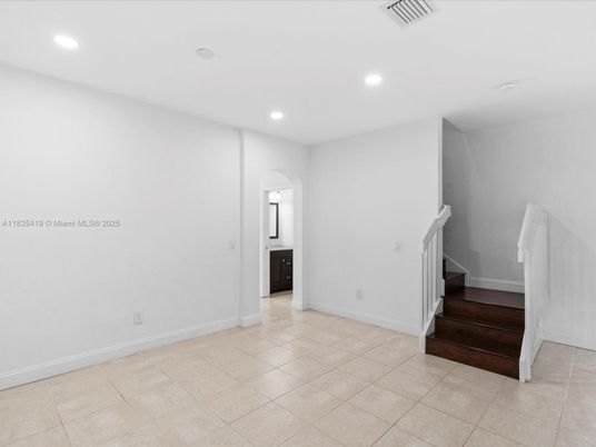 Empty room, Interior, Recessed Lighting