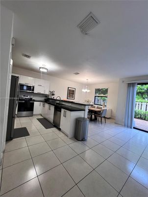 Chandelier, Dining room, Interior, Kitchen, Pendant Lights, Stainless Steel Appliances