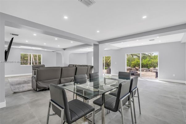 Dining room, Interior, Living room, Recessed Lighting