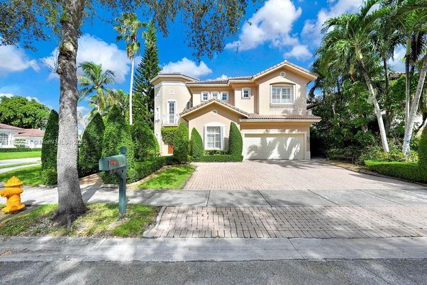 Attached, Exterior, Facade, Mediterranean