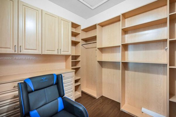 Interior, Walk-in Closets, Wood Texture Flooring