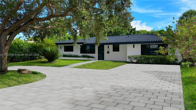 Backyard, Exterior, Facade, Mediterranean
