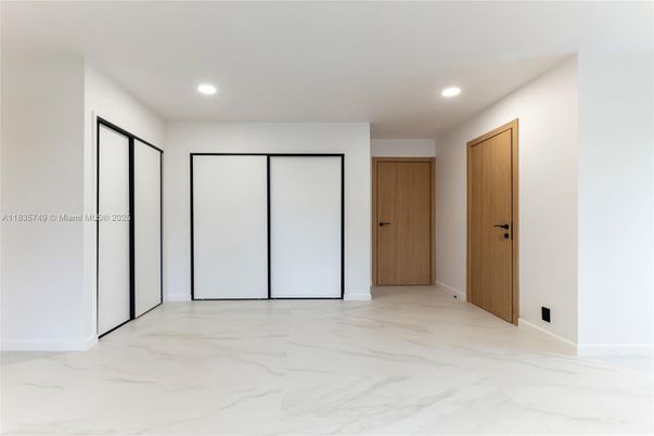 Empty room, Interior, Marble, Recessed Lighting
