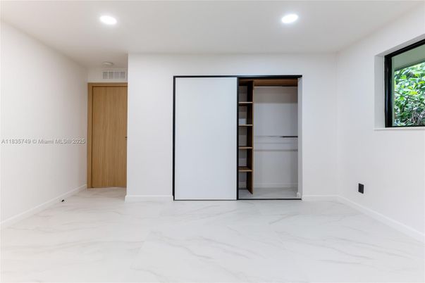Empty room, Interior, Marble, Recessed Lighting