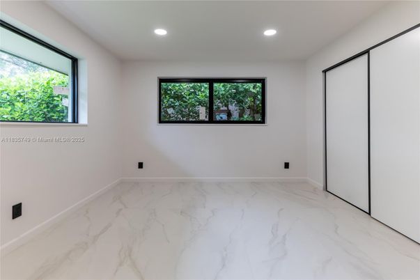 Empty room, Interior, Marble, Recessed Lighting