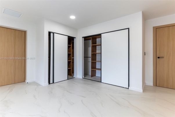 Empty room, Interior, Marble, Recessed Lighting