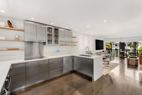 Dining room, Interior, Kitchen, Recessed Lighting, Wood Texture Flooring