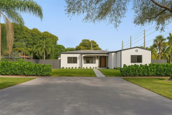 Backyard, Exterior, Facade, Ranch